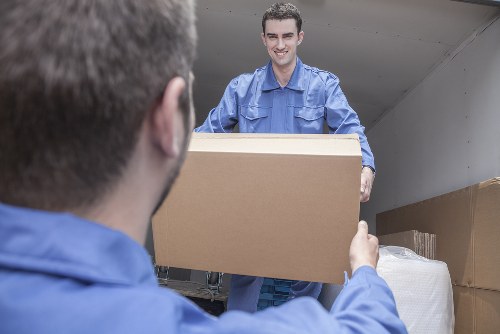 Removal van service in Surrey helping with home relocation